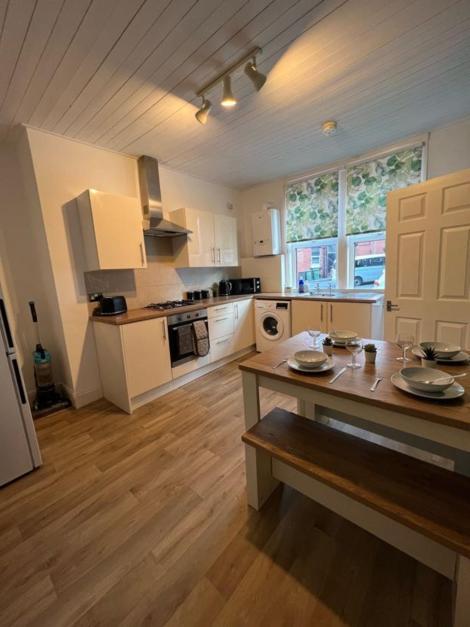 Moorfield Street Guesthouse リーズ エクステリア 写真