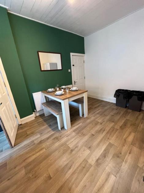 Moorfield Street Guesthouse リーズ エクステリア 写真