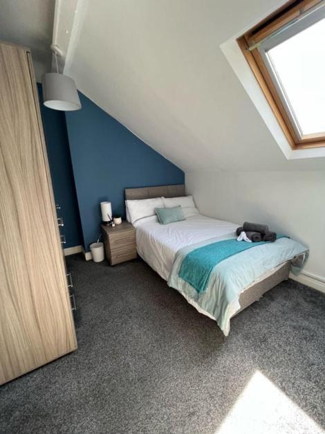 Moorfield Street Guesthouse リーズ エクステリア 写真